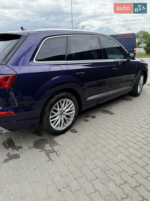Внедорожник / Кроссовер Audi Q7 2017 в Ужгороде