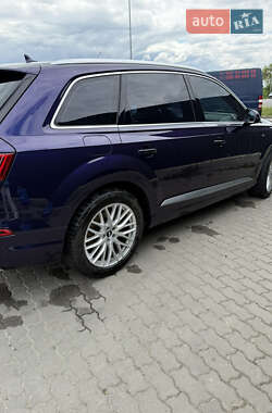 Внедорожник / Кроссовер Audi Q7 2017 в 