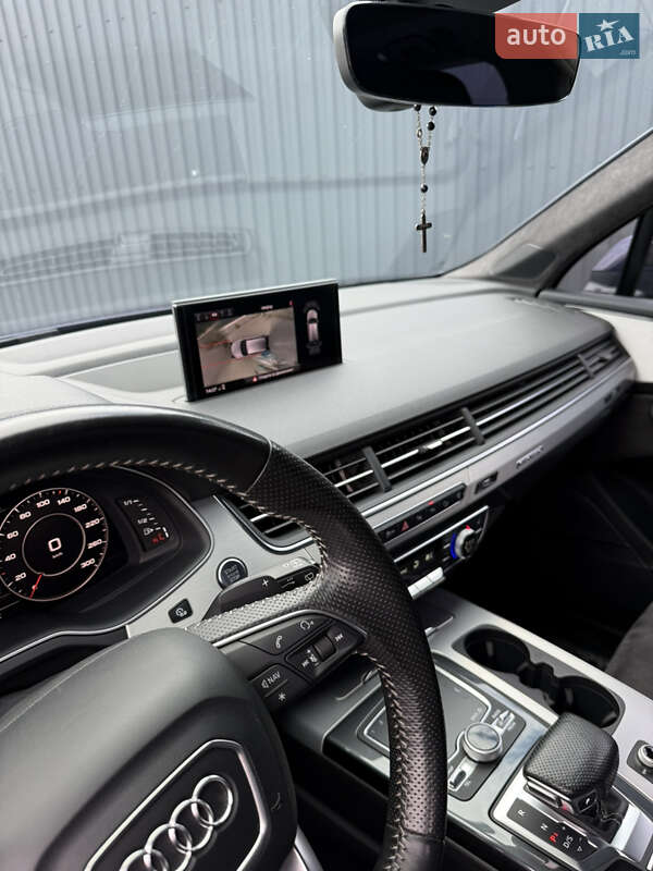 Внедорожник / Кроссовер Audi Q7 2017 в Ужгороде