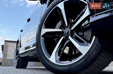 Позашляховик / Кросовер Audi Q7 2019 в 