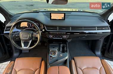 Позашляховик / Кросовер Audi Q7 2019 в 