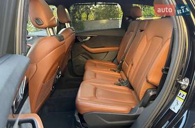Позашляховик / Кросовер Audi Q7 2019 в 
