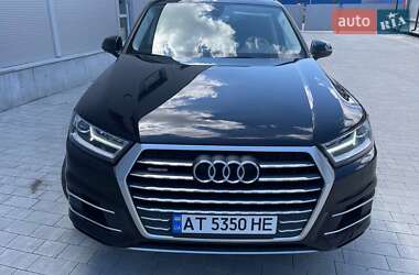 Внедорожник / Кроссовер Audi Q7 2015 в 
