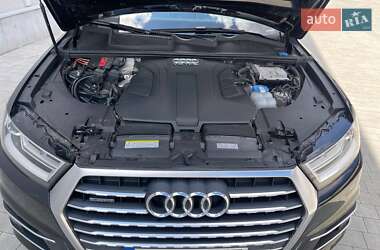 Внедорожник / Кроссовер Audi Q7 2015 в 