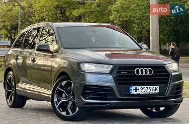 Позашляховик / Кросовер Audi Q7 2018 в 