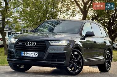 Позашляховик / Кросовер Audi Q7 2018 в 