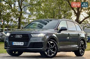 Позашляховик / Кросовер Audi Q7 2018 в 