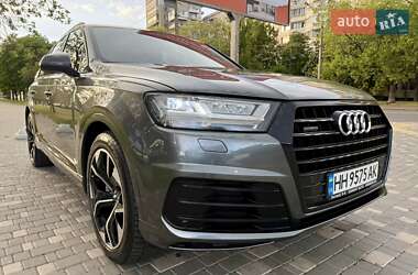 Позашляховик / Кросовер Audi Q7 2018 в 