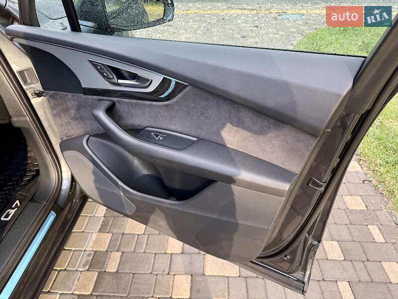 Позашляховик / Кросовер Audi Q7 2018 в Одесі