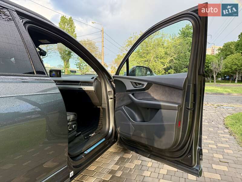 Позашляховик / Кросовер Audi Q7 2018 в Одесі