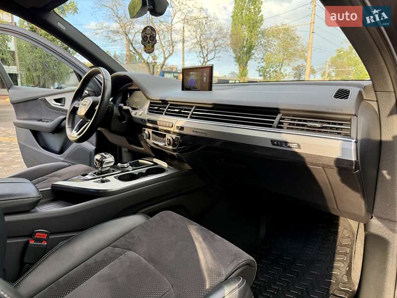 Позашляховик / Кросовер Audi Q7 2018 в Одесі