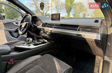 Позашляховик / Кросовер Audi Q7 2018 в 
