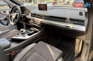 Позашляховик / Кросовер Audi Q7 2018 в 