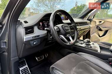 Позашляховик / Кросовер Audi Q7 2018 в 
