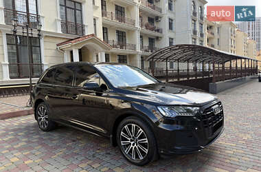 Внедорожник / Кроссовер Audi Q7 2022 в 