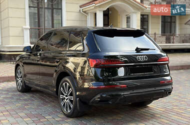 Внедорожник / Кроссовер Audi Q7 2022 в 