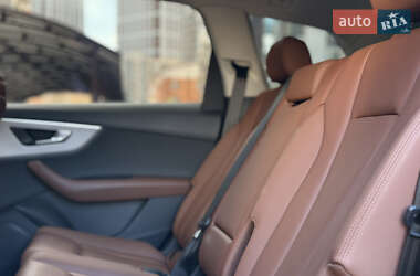 Внедорожник / Кроссовер Audi Q7 2022 в 