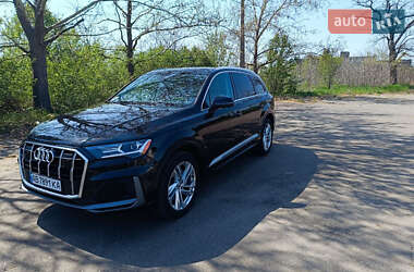 Позашляховик / Кросовер Audi Q7 2020 в 