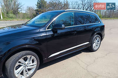 Позашляховик / Кросовер Audi Q7 2020 в 