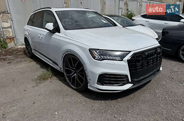 Внедорожник / Кроссовер Audi Q7 2021 в 