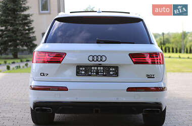 Внедорожник / Кроссовер Audi Q7 2016 в 