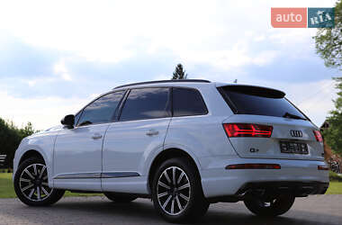 Внедорожник / Кроссовер Audi Q7 2016 в 