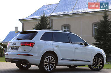 Внедорожник / Кроссовер Audi Q7 2016 в 