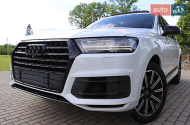 Внедорожник / Кроссовер Audi Q7 2016 в 