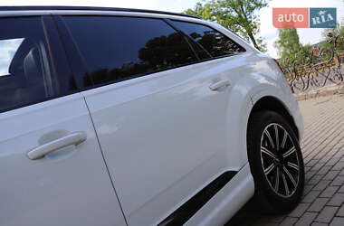Внедорожник / Кроссовер Audi Q7 2016 в 