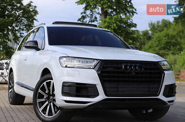 Внедорожник / Кроссовер Audi Q7 2016 в 