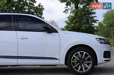Внедорожник / Кроссовер Audi Q7 2016 в 