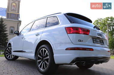 Внедорожник / Кроссовер Audi Q7 2016 в 