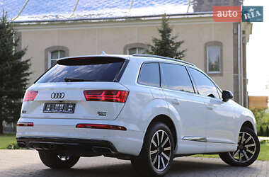 Внедорожник / Кроссовер Audi Q7 2016 в 