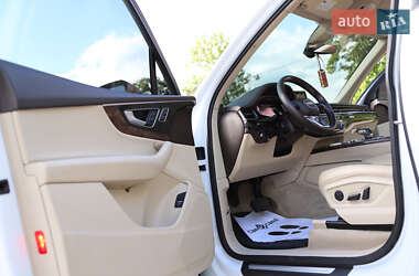 Внедорожник / Кроссовер Audi Q7 2016 в 