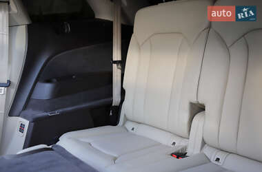 Внедорожник / Кроссовер Audi Q7 2016 в 