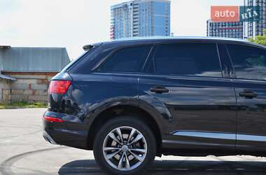 Внедорожник / Кроссовер Audi Q7 2016 в 