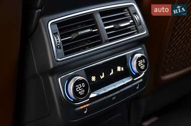 Внедорожник / Кроссовер Audi Q7 2016 в 
