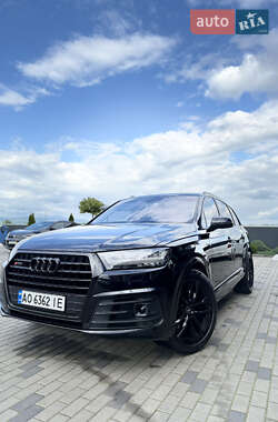 Позашляховик / Кросовер Audi Q7 2015 в 