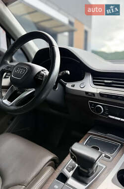 Позашляховик / Кросовер Audi Q7 2015 в 