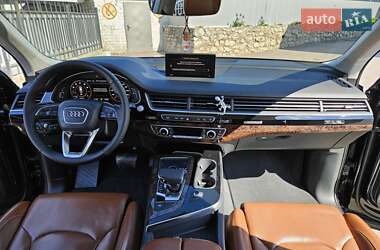 Внедорожник / Кроссовер Audi Q7 2017 в 