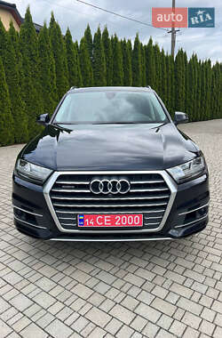 Позашляховик / Кросовер Audi Q7 2018 в 