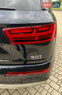 Позашляховик / Кросовер Audi Q7 2018 в 