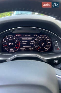 Позашляховик / Кросовер Audi Q7 2018 в 