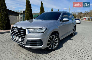 Внедорожник / Кроссовер Audi Q7 2017 в 
