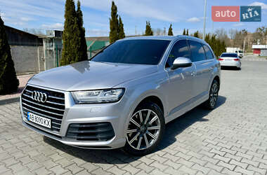 Внедорожник / Кроссовер Audi Q7 2017 в 
