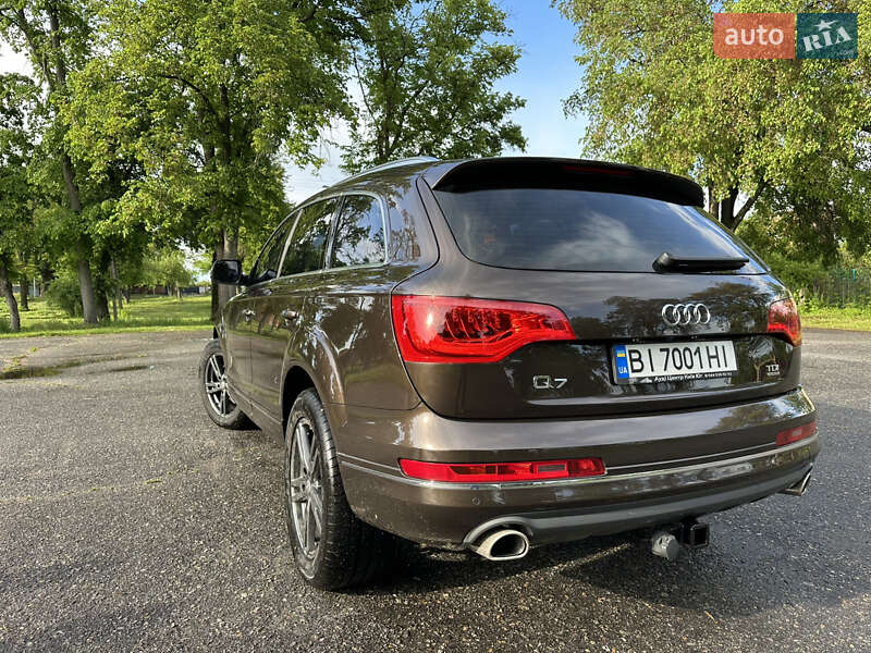 Позашляховик / Кросовер Audi Q7 2013 в Гадячі