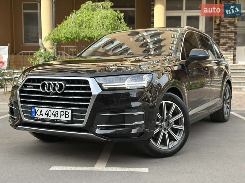 Внедорожник / Кроссовер Audi Q7 2016 в 