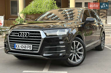 Внедорожник / Кроссовер Audi Q7 2016 в 