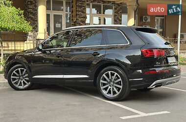 Внедорожник / Кроссовер Audi Q7 2016 в 