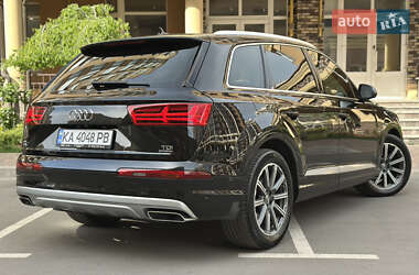 Внедорожник / Кроссовер Audi Q7 2016 в 